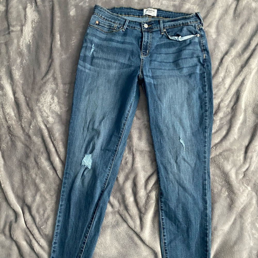 Levi’s mid rise skinny jeans